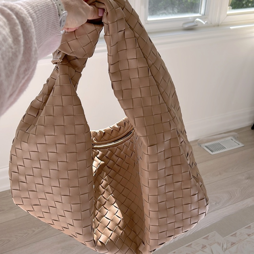 Hand bag